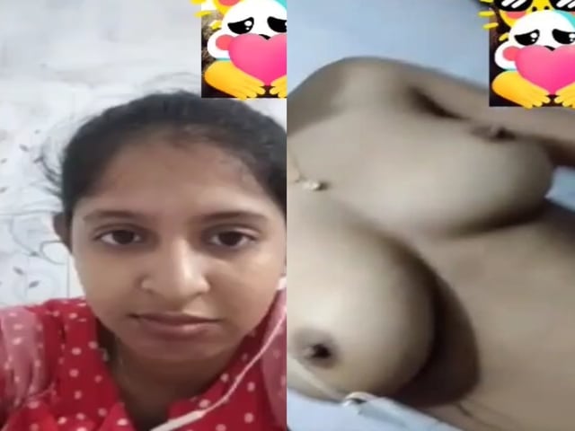 Innocent girl big boobs showing on video call